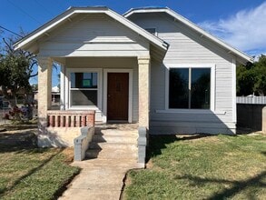 402 Corpus Christi St in Laredo, TX - Building Photo - Building Photo