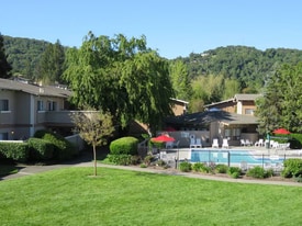 Country Club Apartments in Santa Rosa, CA - Building Photo