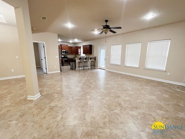 6054 Diamante Dr in Crestview, FL - Building Photo - Building Photo