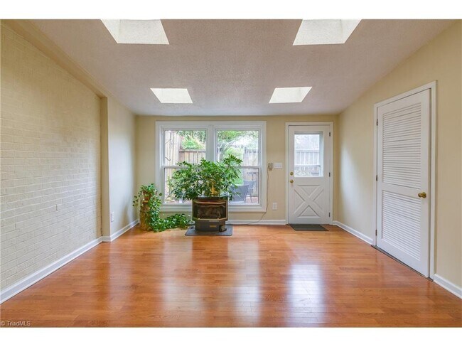 3920 Valley Ct in Winston-Salem, NC - Building Photo - Building Photo