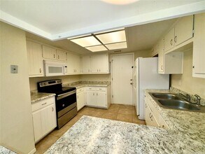 223 Stowaway Cove in Lakeway, TX - Building Photo - Building Photo