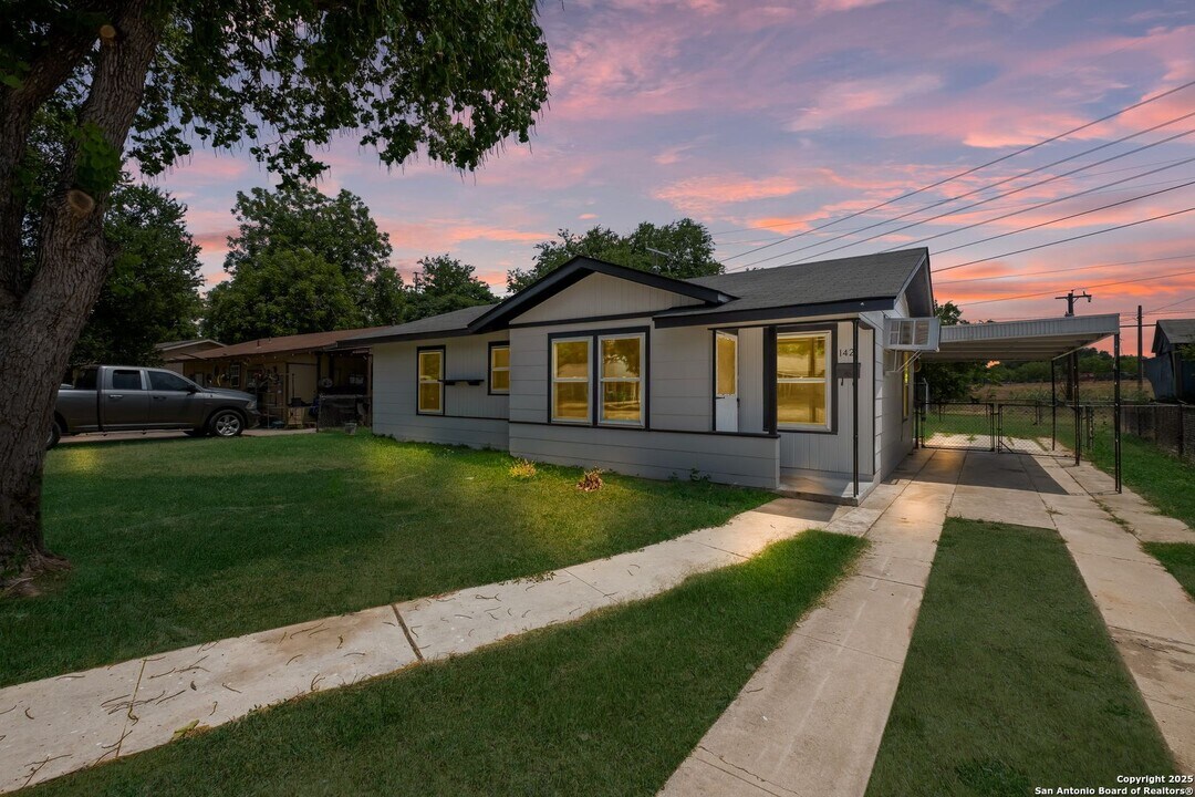 142 W Palfrey St in San Antonio, TX - Building Photo