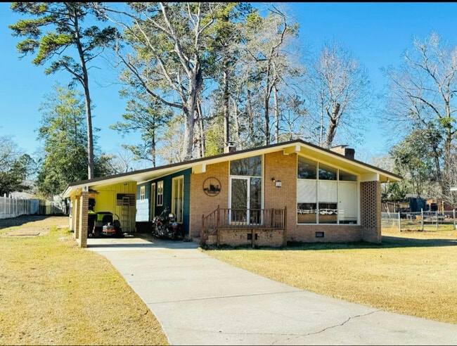 property at 1109 Mary Ln