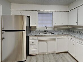 617 NW Sandra Ln in Burleson, TX - Building Photo - Building Photo