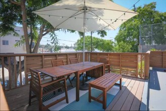 627 Robinson St in Los Angeles, CA - Building Photo - Building Photo