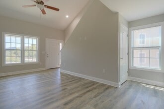 505 Twisted Oak Dr NW in Christiansburg, VA - Building Photo - Building Photo