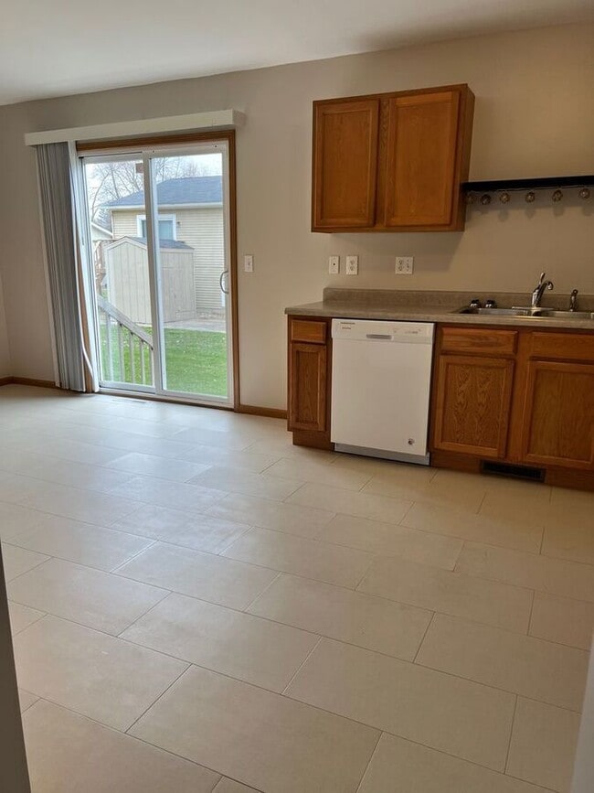 1806 Dainesway Dr in Valparaiso, IN - Building Photo - Building Photo