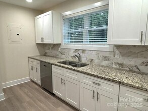 19612 Oak St, Unit 9 in Cornelius, NC - Foto de edificio - Building Photo