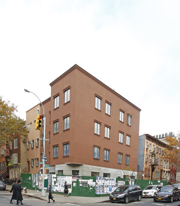 637-639 Bedford Ave in Brooklyn, NY - Building Photo