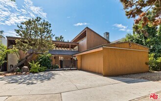 515 N Roxbury Dr in Beverly Hills, CA - Building Photo