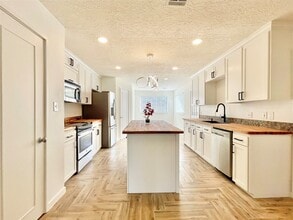 707 Center Hill Dr in Houston, TX - Building Photo - Building Photo