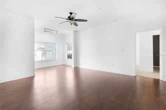 8 Bridle Club Dr in Tampa, FL - Building Photo - Building Photo
