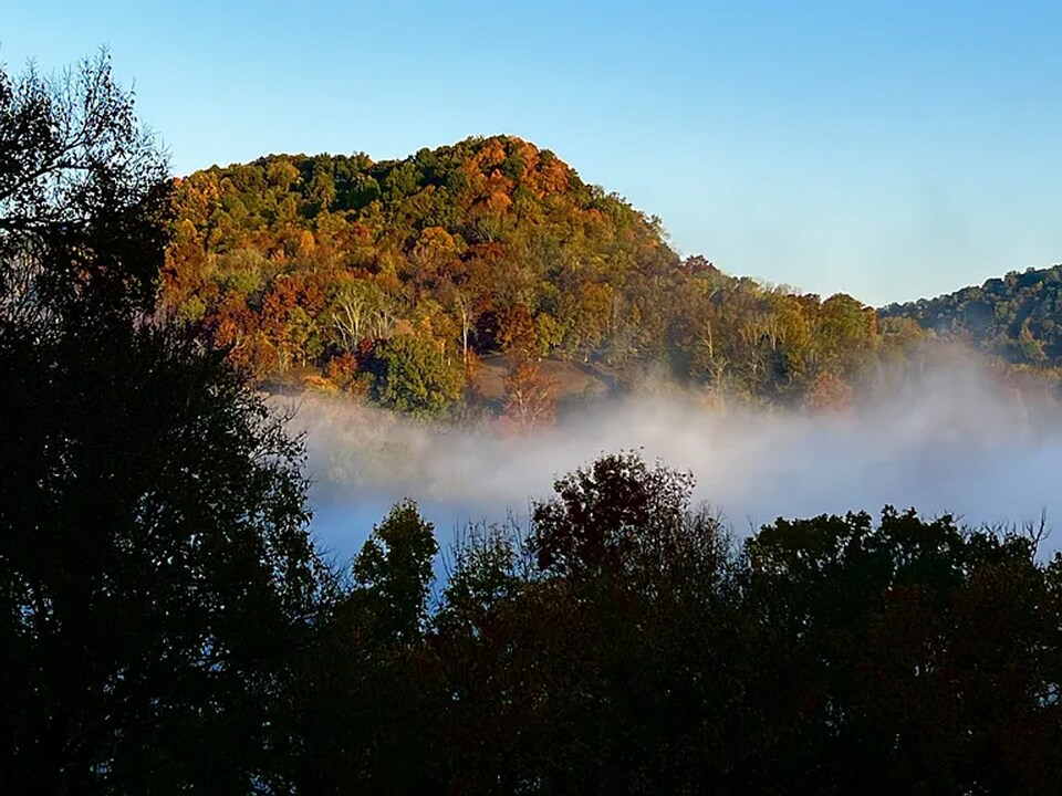 18 Lakeshore Cir in Carthage, TN - Building Photo