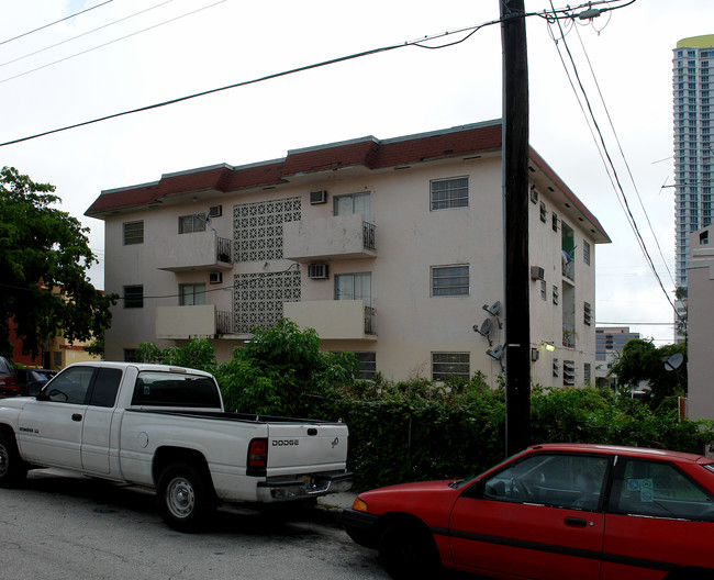 195 SW 9th St in Miami, FL - Building Photo - Building Photo