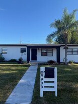 9900 Dominican Dr in Cutler Bay, FL - Building Photo