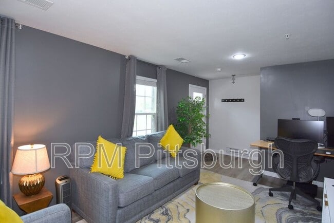 1726 St Johns Ln in Sewickley, PA - Building Photo - Building Photo