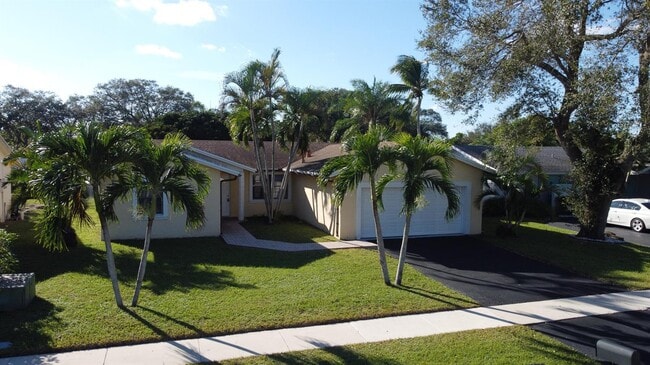9733 Saddlebrook Dr in Boca Raton, FL - Building Photo - Building Photo