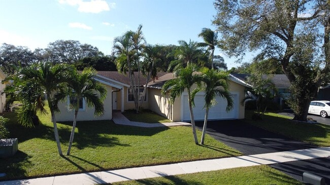 9733 Saddlebrook Dr in Boca Raton, FL - Foto de edificio - Building Photo