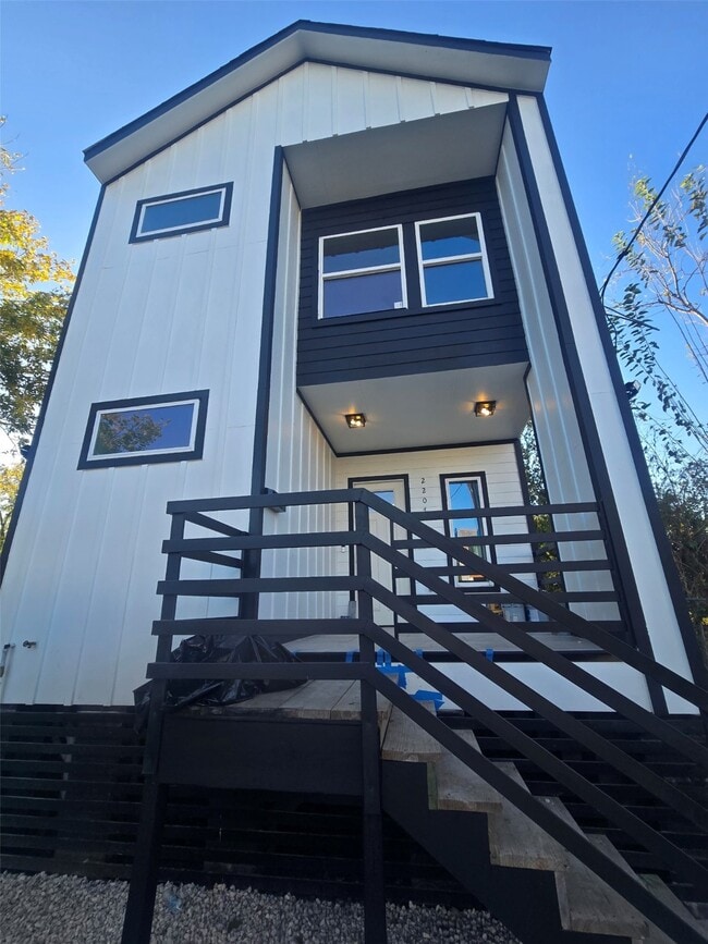 property at 2207 Des Chaumes St