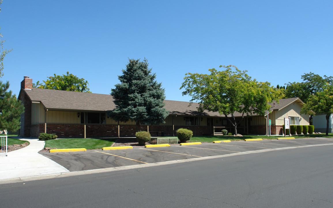 700 E Fairview Ave in Meridian, ID - Building Photo