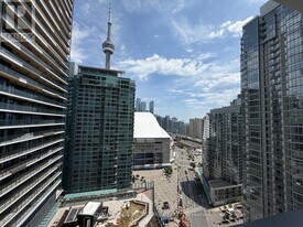 3 Concord Cityplace Wy in Toronto, ON - Building Photo