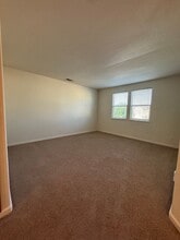 882 Kiwi St in Madera, CA - Building Photo - Building Photo