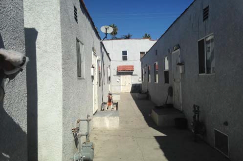 125-129 1/2 W 78th St in Los Angeles, CA - Building Photo - Building Photo