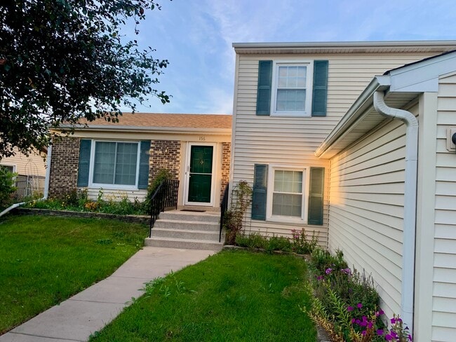 156 Brookside Dr in Glendale Heights, IL - Building Photo - Building Photo
