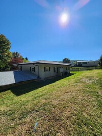 42 E Porter Rd in Asheville, NC - Foto de edificio - Building Photo