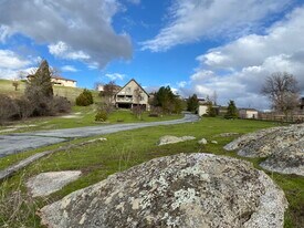 23740 Lakeview Dr in Tehachapi, CA - Building Photo