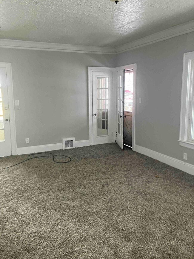 3615 E 146th St in Cleveland, OH - Building Photo - Building Photo