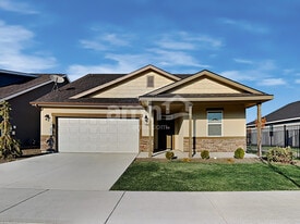 192 E Sicily Dr in Meridian, ID - Building Photo