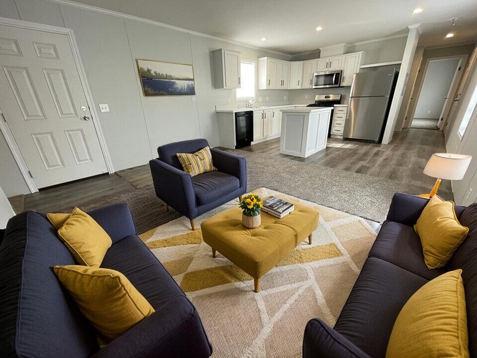 38035 Leverette Ave in Clinton Township, MI - Building Photo