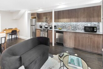 4 York Ave in New York, NY - Building Photo - Building Photo