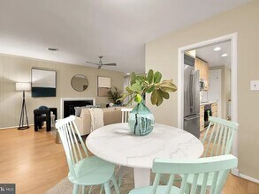 4806 Edgefield Rd, Unit 4423-004 in Bethesda, MD - Building Photo - Building Photo