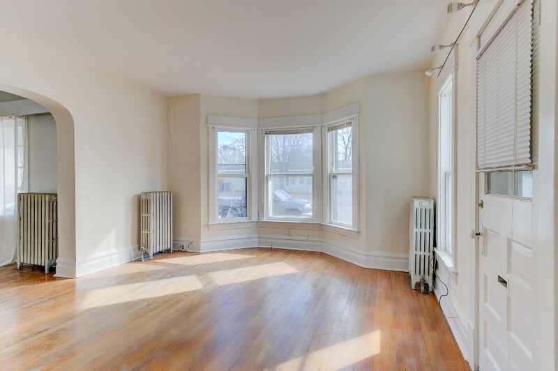 302 W Fifteenth St-Unit -1 in Traverse City, MI - Foto de edificio