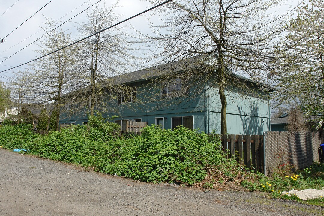 2531-2549 SE 85TH Ave in Portland, OR - Building Photo