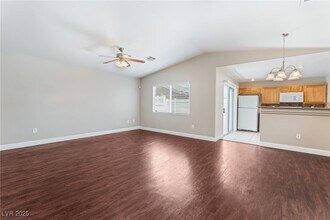4840 Mars Black Ct in Las Vegas, NV - Building Photo - Building Photo