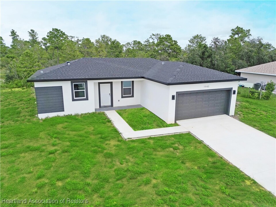 1940 Alan St in Sebring, FL - Building Photo