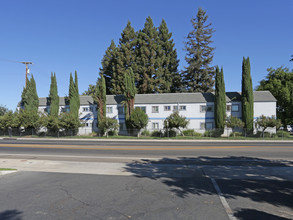 The Pierce Complex in Clovis, CA - Building Photo - Building Photo