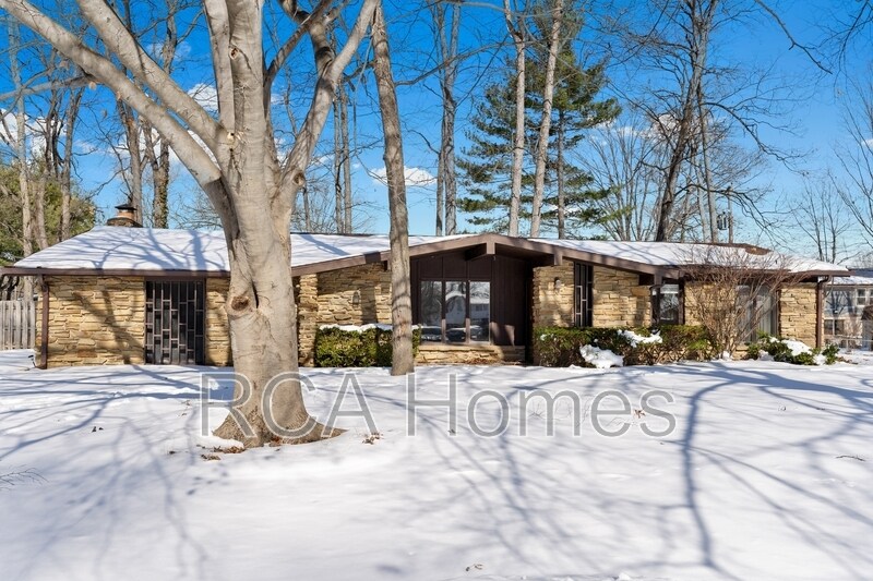 423 Jenny Ln in Carmel, IN - Building Photo