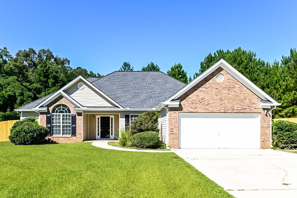 5567 Katherine Village Dr in Ellenwood, GA - Building Photo
