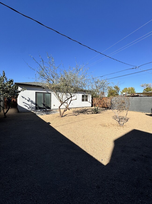 2132 W Virginia Ave in Phoenix, AZ - Foto de edificio - Building Photo