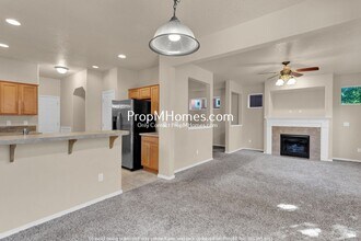1762 SE Gerhard Dr in Hillsboro, OR - Foto de edificio - Building Photo