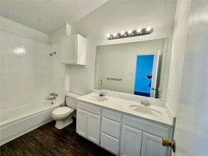 1110 Holly St, Unit 1110 holly street Irving in Irving, TX - Building Photo - Building Photo