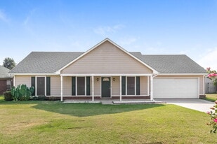 1329 Annesdale Dr in Southaven, MS - Building Photo