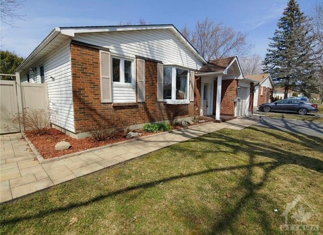 153 Rothesay Dr in Ottawa, ON - Building Photo - Building Photo
