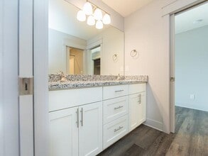 1240 W Rangeview Cir in Bloomington, IN - Foto de edificio - Building Photo
