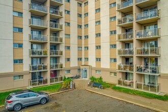 Silvercreek Terrace in Guelph, ON - Building Photo - Building Photo