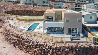 318 Shaded Canyon Dr in Henderson, NV - Foto de edificio - Building Photo